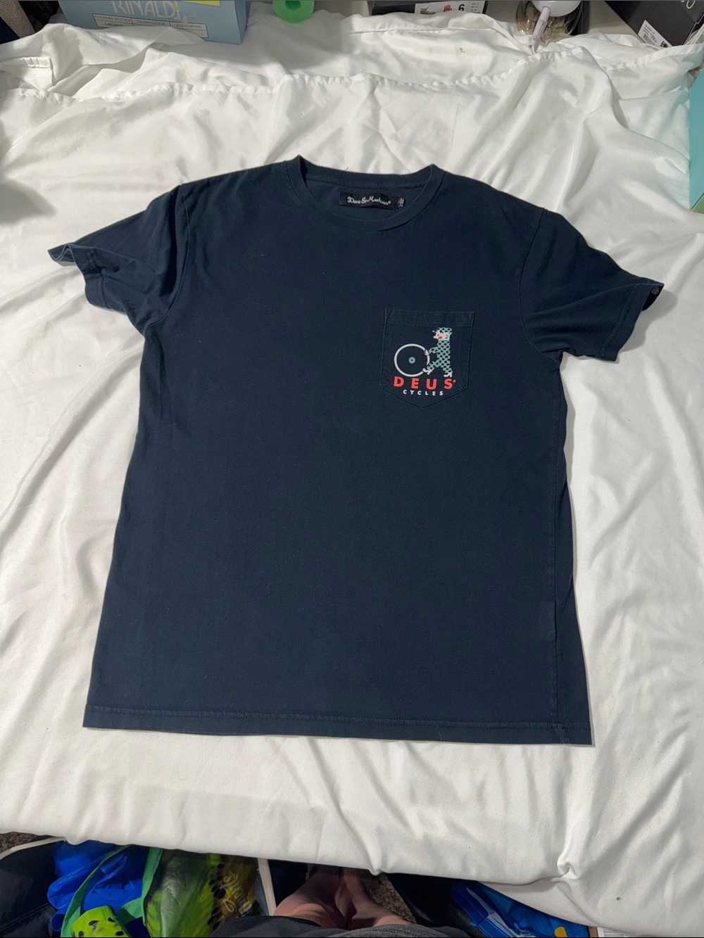 Deus Ex Machina Graphic Pocket T-Shirt Navy Large Moto Streetwear Skate Casual